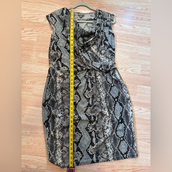 Roz & Ali Black and Gray Snake Skin Sheath Midi Dress with Cowl Neck Size 16 - Picture 4 of 6